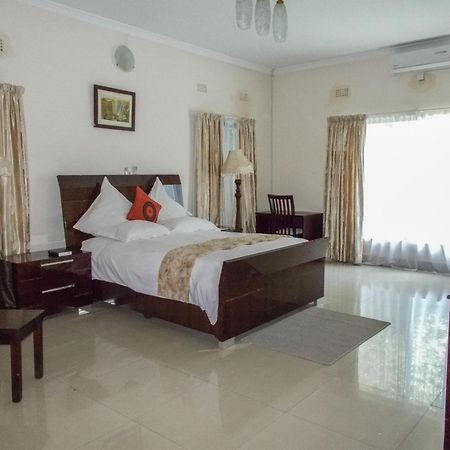 Waterfalls Hotel 卢萨卡 外观 照片