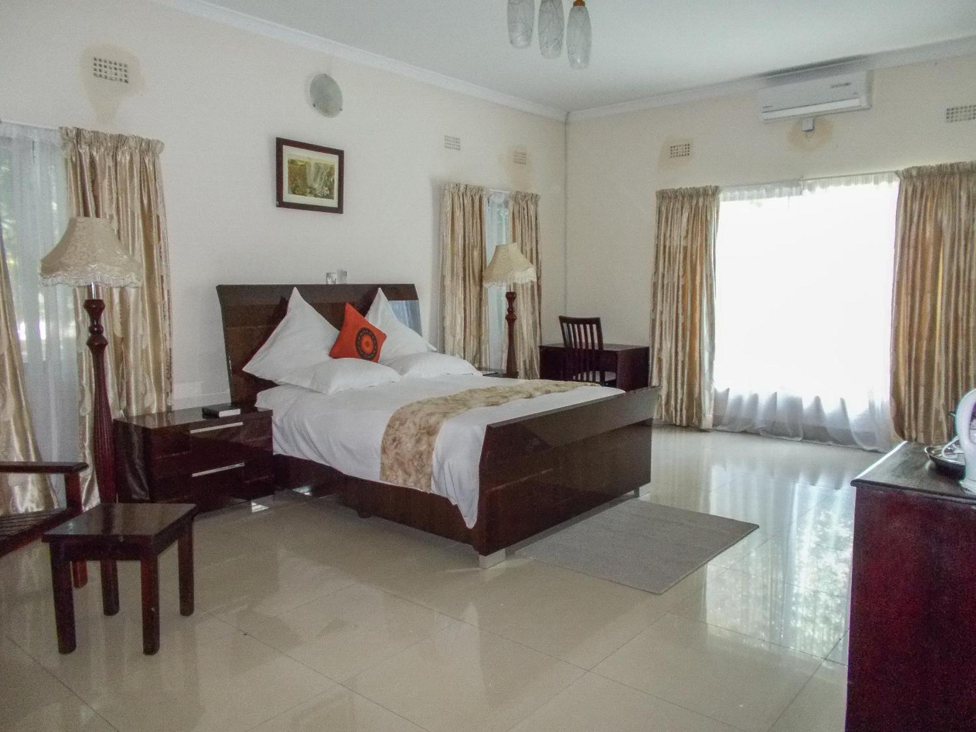 Waterfalls Hotel 卢萨卡 外观 照片