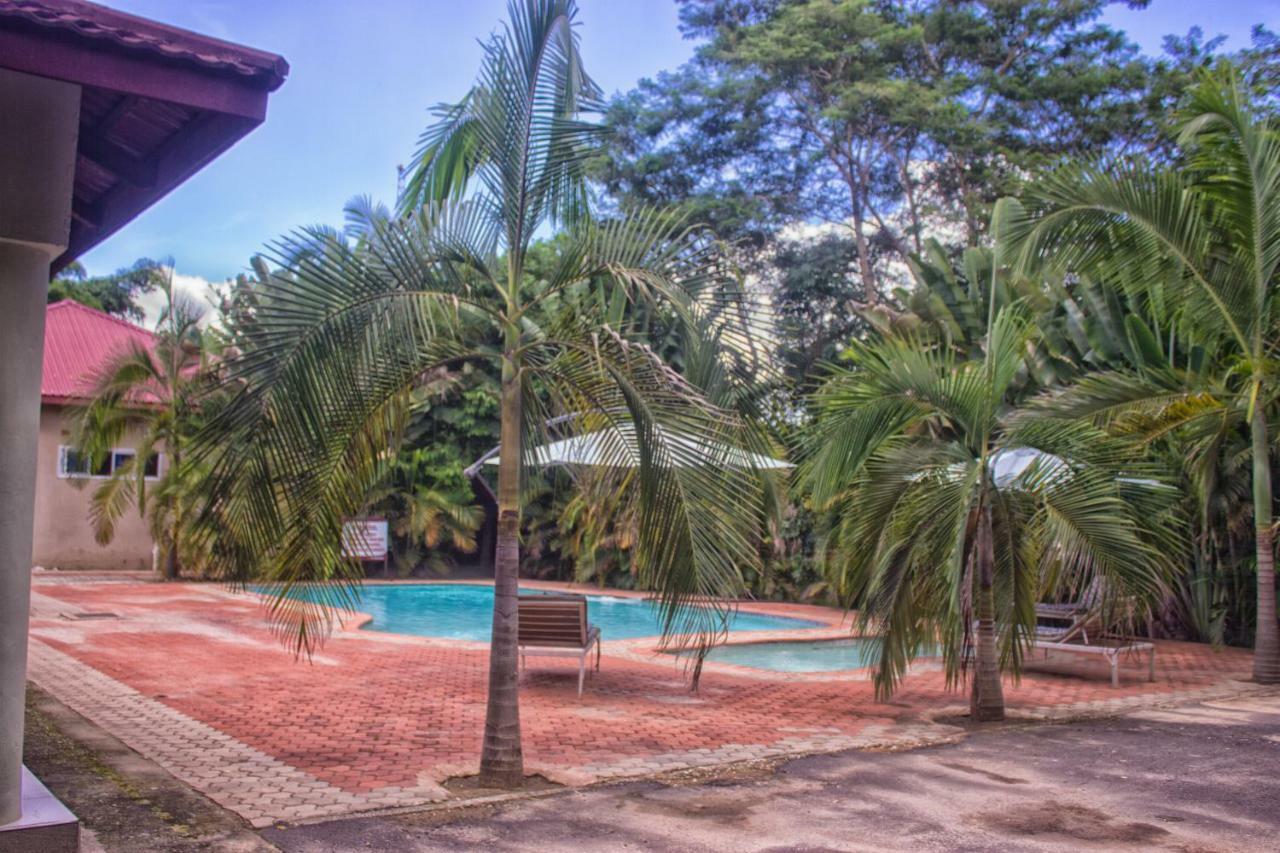 Waterfalls Hotel 卢萨卡 外观 照片